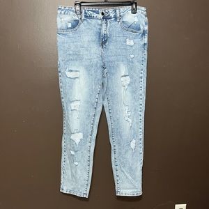 Light washed distressed jeans